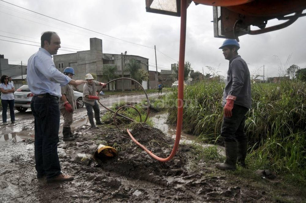 El intendente recorri� los barrios m�s complicados por las lluvias