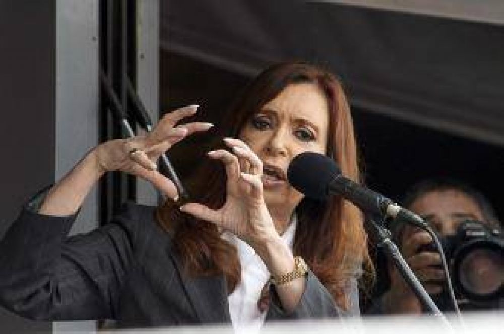 Le Monde dice que Cristina Kirchner us a la Cruz Roja para lavar dinero