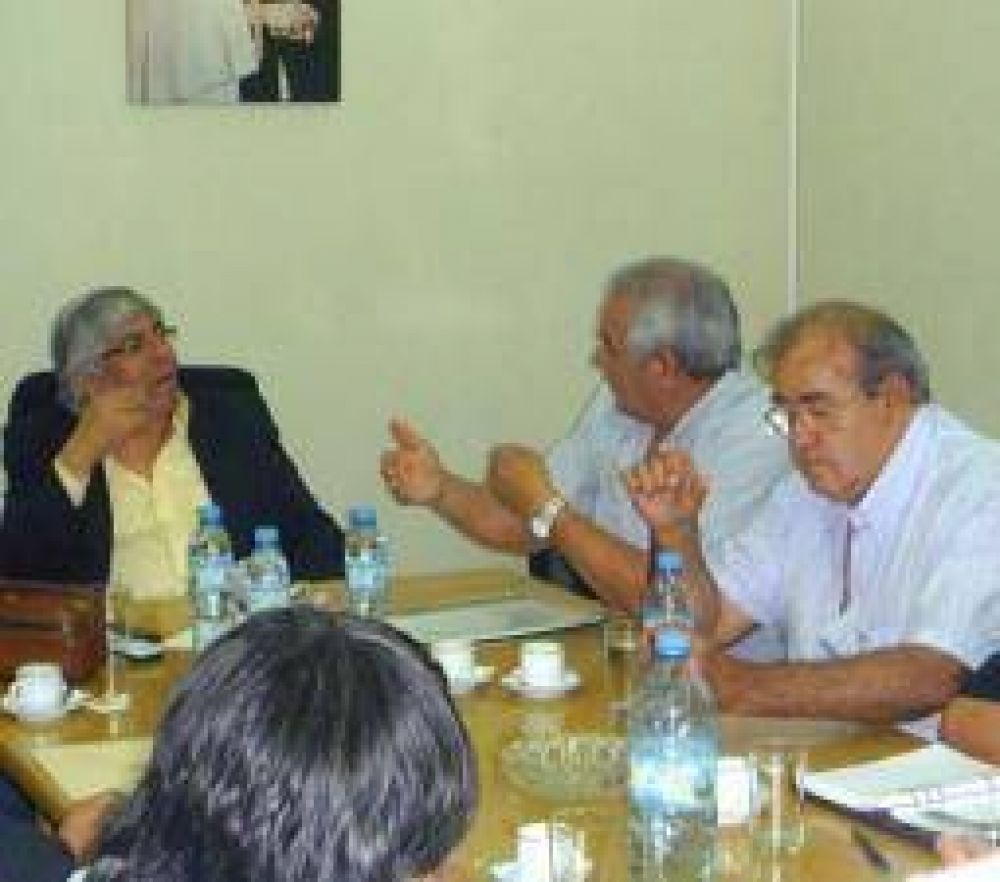 La CGT se moviliza contra despidos y parate de obra p�blica