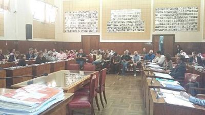 Con fuertes cr�ticas al estudio de costos, aumentaron el boleto