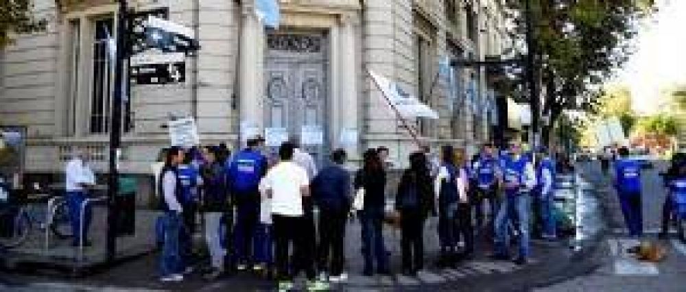 ADELANTO: El paro bancario fue total en la ciudad de Chivilcoy