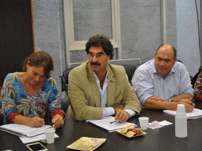 Sarqu�s se reuni� con diputados de la provincia para avanzar en una ley de agroqu�micos