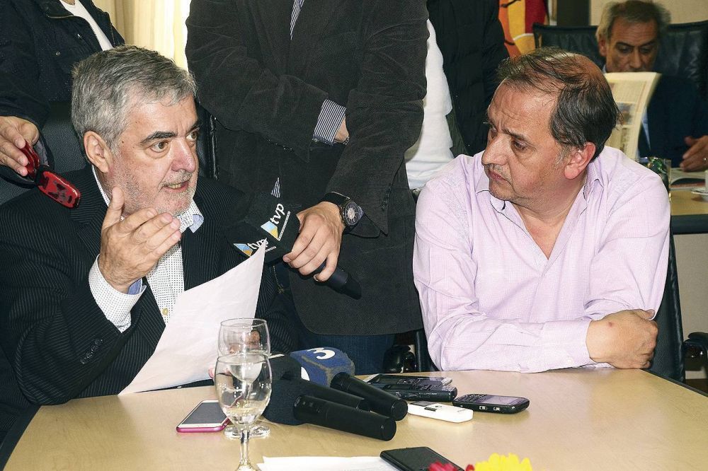 Das Neves y Linares firmaron convenios para reactivar obras paralizadas