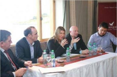 Representantes de c�maras privadas se reunieron con la Gobernadora