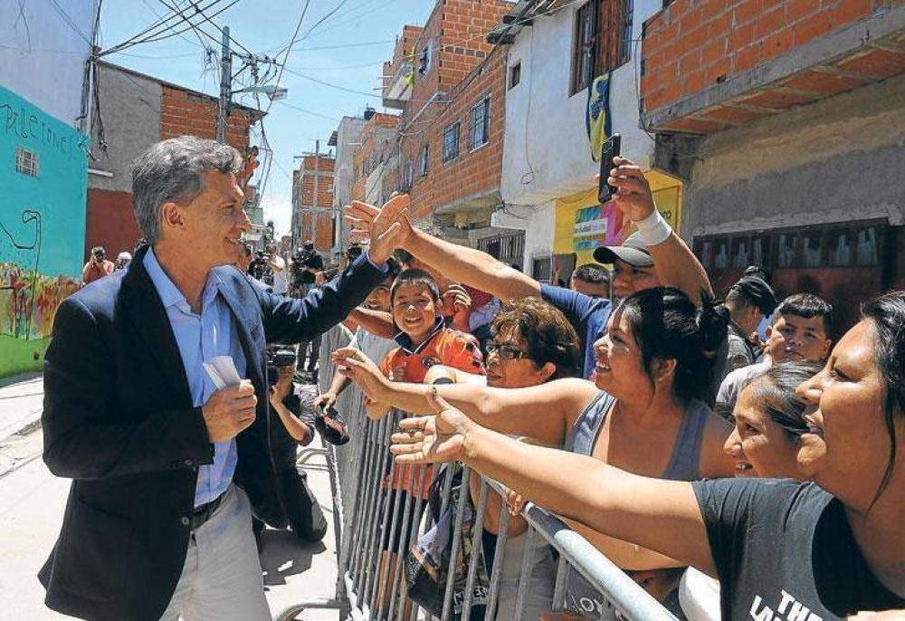 Para revertir la caída en las encuestas, Macri lanza un ‘paquete social’