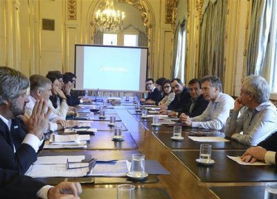 El Gobierno ampl�a la asignaci�n por hijo y anuncia baja del IVA