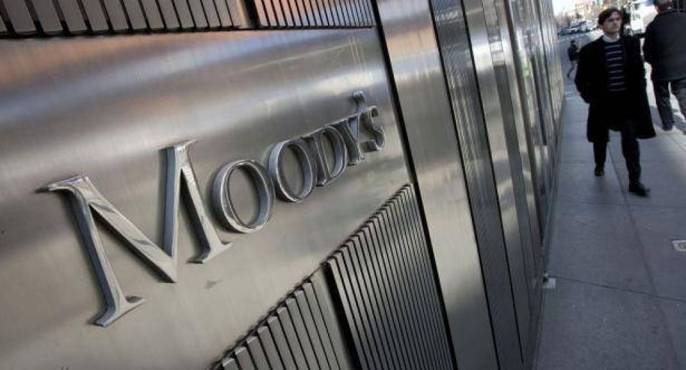 Moody's sube nota de la Argentina de 