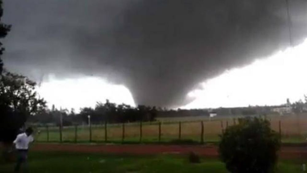 Uruguay: un tornado dej cuatro muertos, 200 heridos y destrozos