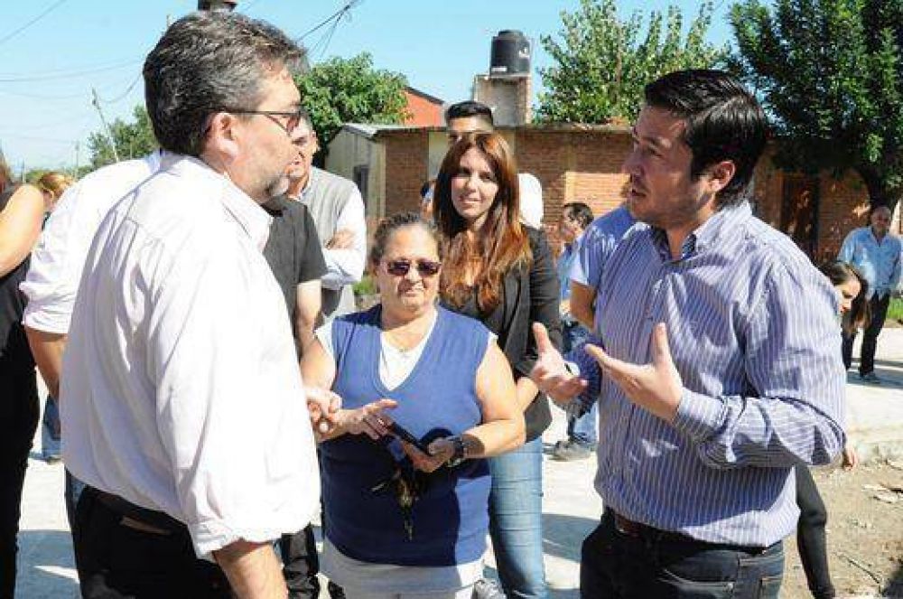 El intendente Leonardo Nardini visit� obras de pavimentaci�n en Grand Bourg