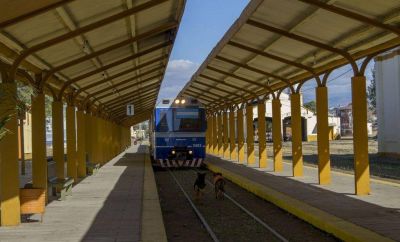 Ya funciona el tren interurbano Salta - G�emes
