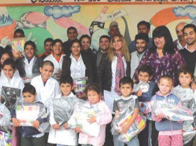 Finaliz� la entrega de los kits escolares en las escuelas rurales