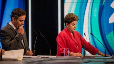 A�cio Neves celebr� la votaci�n contra Dilma Rousseff y aclar�: 