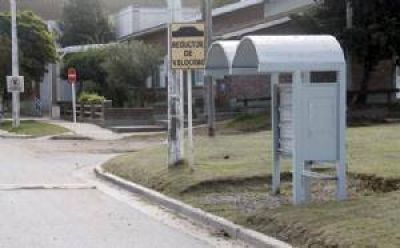 Refugios de �mnibus para todos los gustos, columnas y carteles, crean desorden de la v�a p�blica