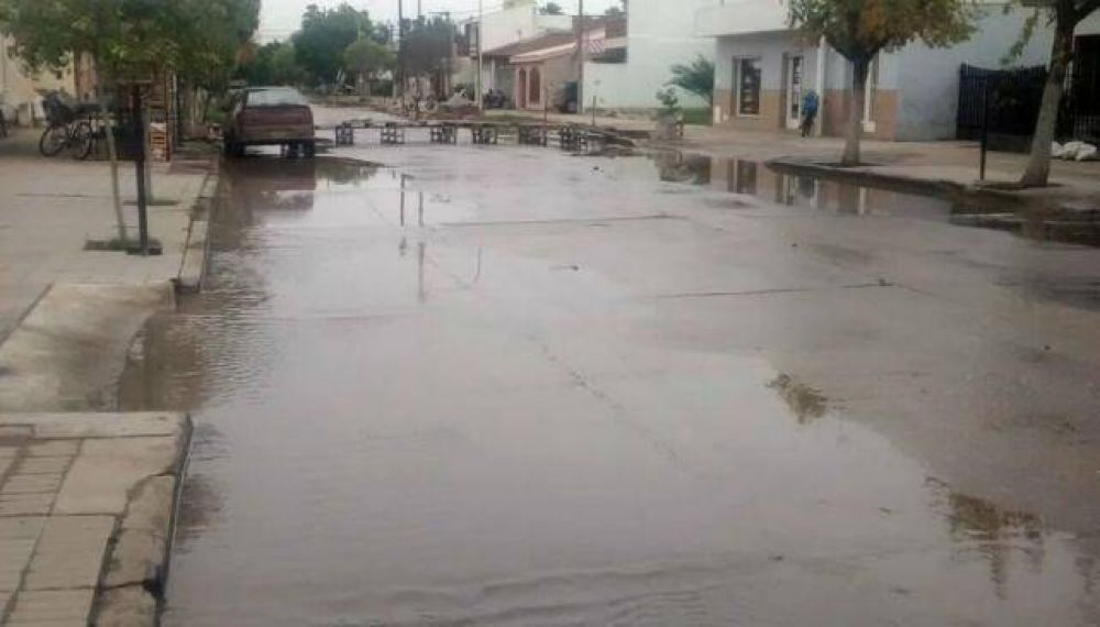 El agua baja y se alivian los pueblos m�s complicados