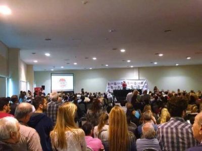 Los radicales se reacomodan para seguir juntos al 