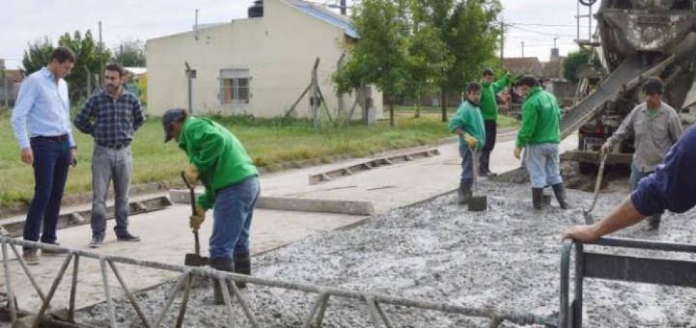 Bolvar: Mediante el programa Pavimento Continuo, el gobierno de Bucca sigue asfaltando