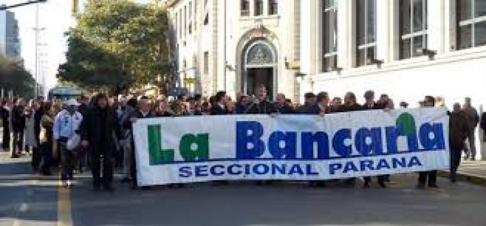 El paro bancario del jueves y viernes est� sujeto a la reuni�n paritaria del mi�rcoles 