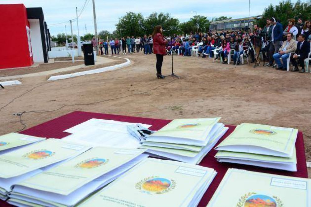 El sue�o de la casa propia se hizo realidad para 26 familias de Candelaria