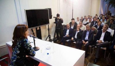 Cristina reuni� a intendentes bonaerenses del FPV