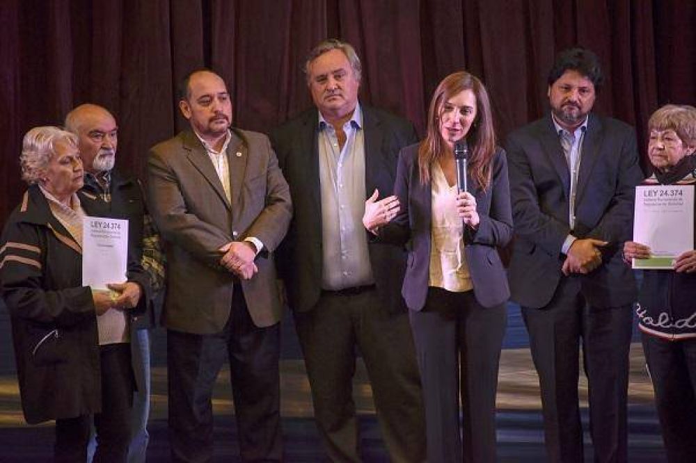 Vidal hizo entrega de t�tulos de propiedad a vecinos de San Miguel