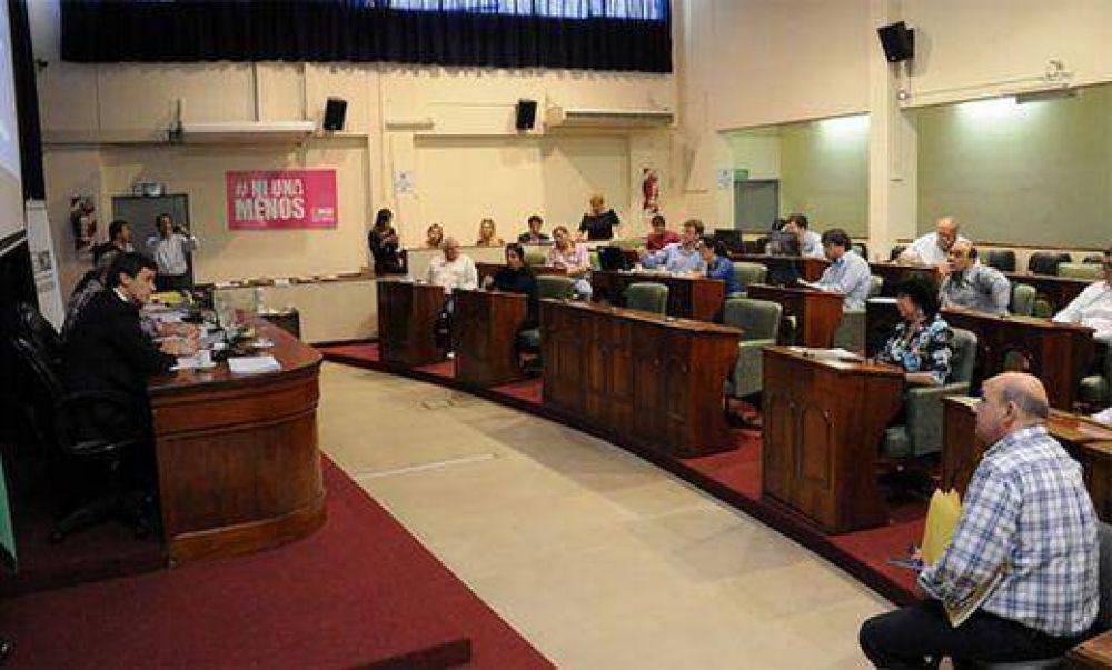 Funcionarios visitaron en Concejo Deliberante para rendir cuentas del 2015