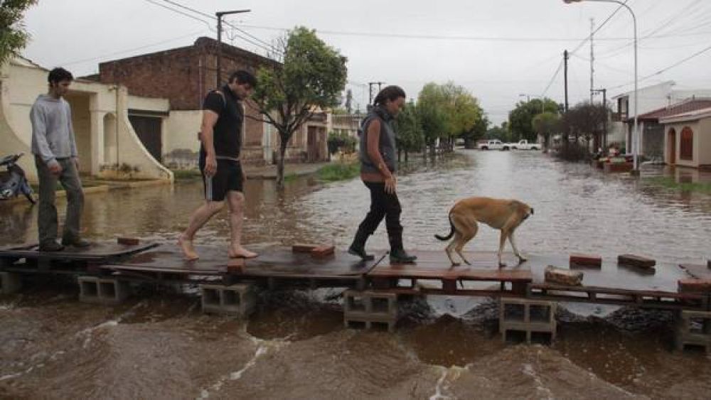 Ya son casi 29.000 los damnificados por las inundaciones en el Litoral, Buenos Aires y C�rdoba