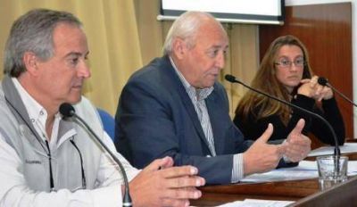 El intendente de Tres Lomas, Roberto �lvarez anunci� obras por m�s de 10 millones de pesos