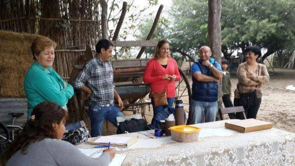 Entidades de peque�os productores recibieron subsidios del Gobierno Provincial