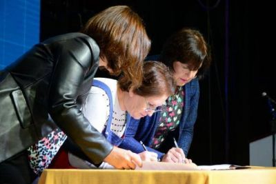 66 trabajadores de Inclusi�n firmaron convenios de vinculaci�n formativa con la Secretar�a de la Mujer