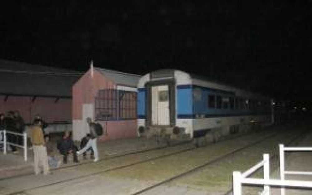 Prometieron que iba a volver a parar el tren en Villa Ramallo y no sucedi�