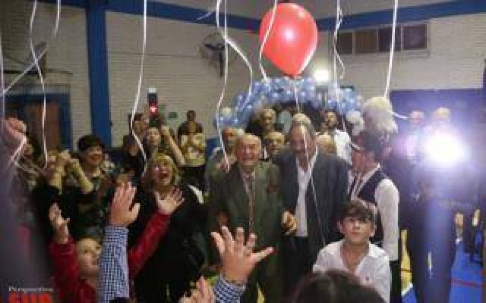 Berazategui: Ex concejal cumpli� 100 a�os y ponen su nombre a una calle