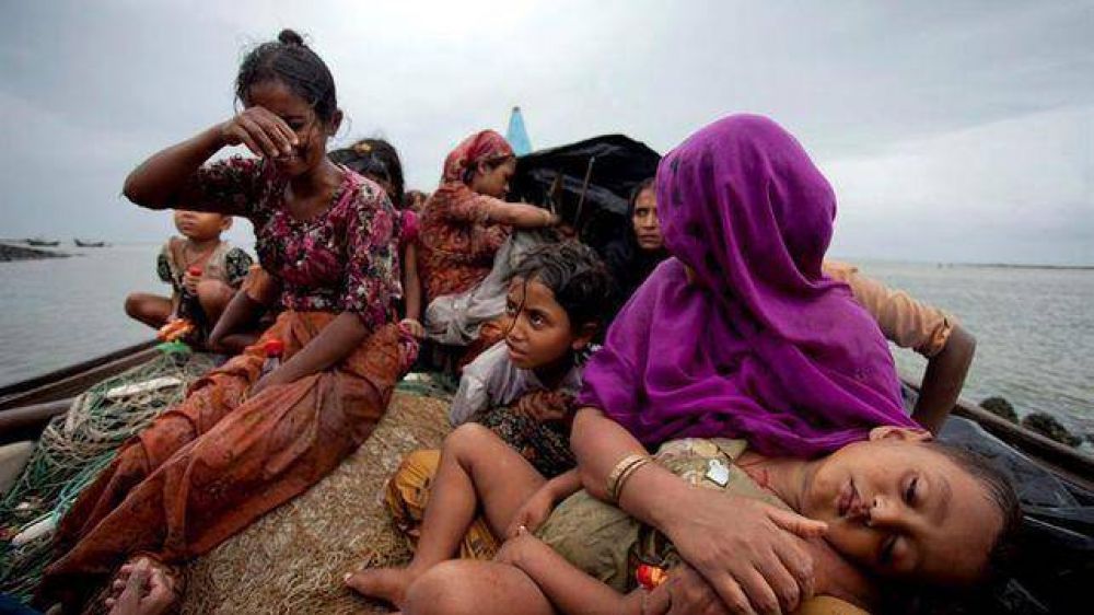 Al menos 18 muertos al hundirse un barco con refugiados en Myanmar