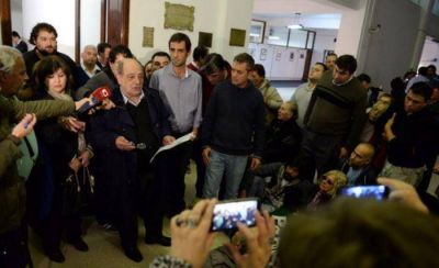 Al ex Zorro 1 no le qued� otra que salir de su despacho y dar la cara ante los fomentistas