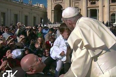 El Papa en la audiencia expresa su cercan�a y oraci�n a los hermanos de Ecuador