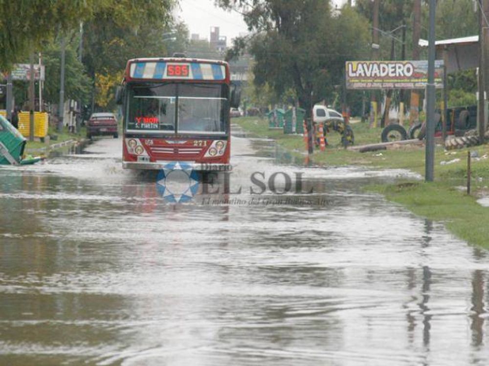 El r�o baj�, pero el agua se qued�