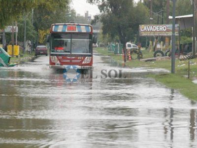 El r�o baj�, pero el agua se qued�
