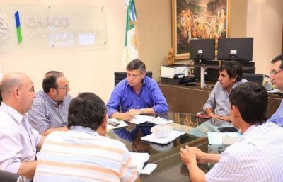 Cloacas, play�n deportivo, ripio, viviendas para el interior