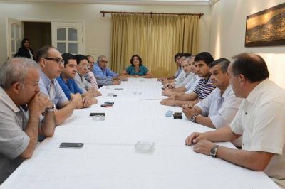 La gobernadora organiza la agenda legislativa con senadores del FPV