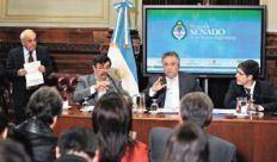 Un acuerdo opositor para frenar los despidos