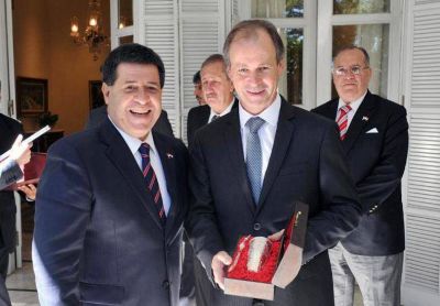 Bordet y Cartes prometieron incrementar el transporte por la Hidrov�a del r�o Paran�