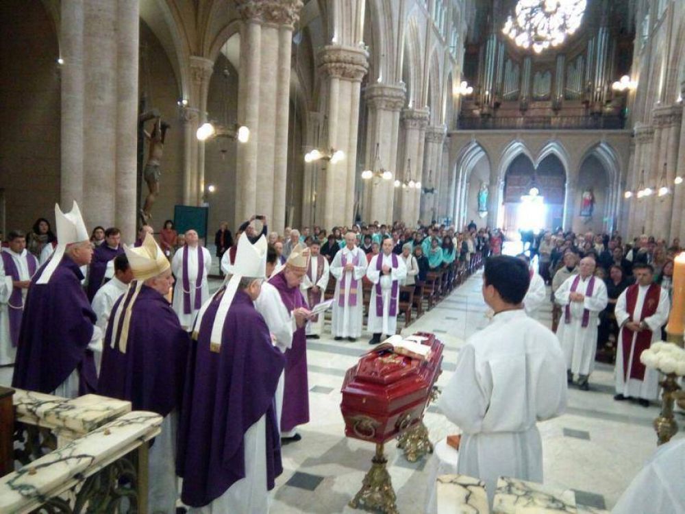 Despiden a monseor Di Monte y destacan sus tres grandes amores