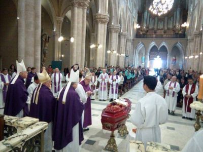 Despiden a monse�or Di Monte y destacan sus tres grandes amores