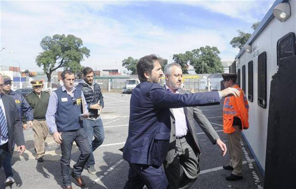 Se complica la situaci�n judicial de los prefectos e inspectores
