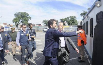 Se complica la situaci�n judicial de los prefectos e inspectores