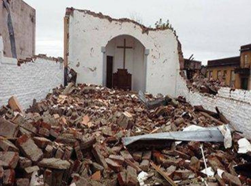 Templo evangélico queda destruido por tornado en Uruguay