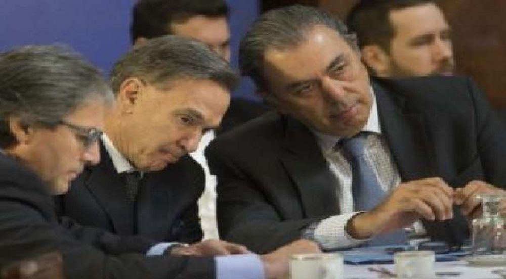 Macri, ay�danos
