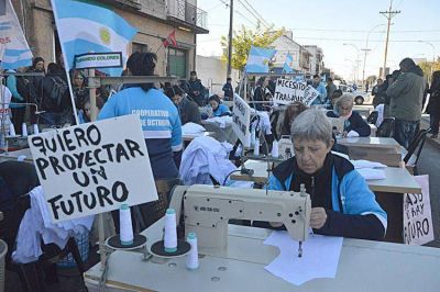 El gobierno nacional dejar�a de comprar a las cooperativas textiles