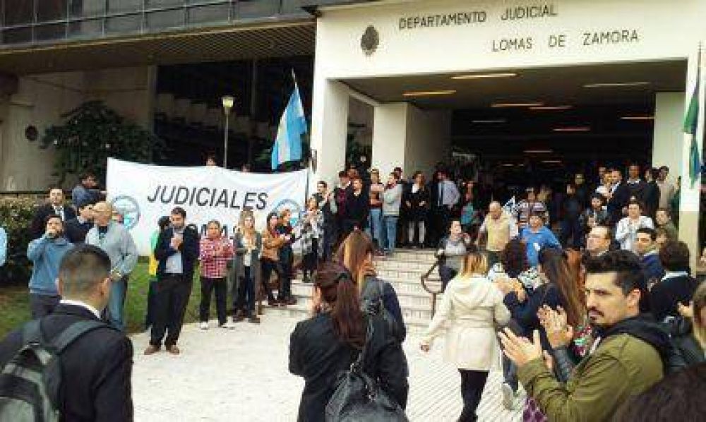 Reclamo de Judiciales: Toman los Tribunales de Lomas de Zamora