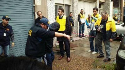 En el taller clandestino hac�an uniformes para la Polic�a Bonaerense