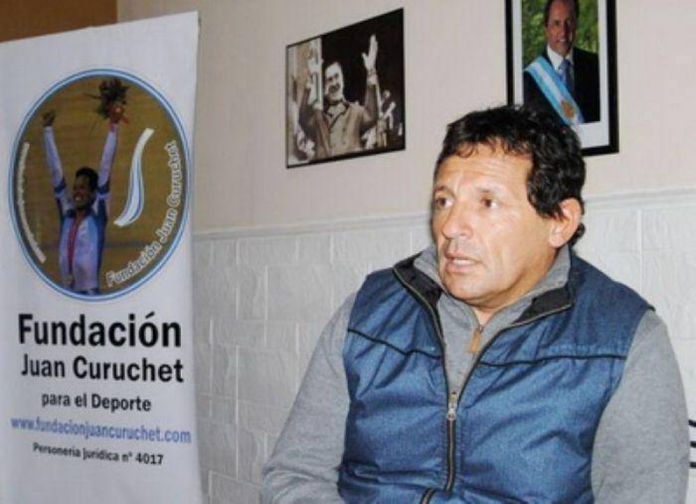 Entrega de subsidios y material deportivo de la Fundacin Juan Curuchet